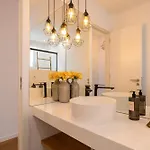 Mhouse Lease Walk To And Center *